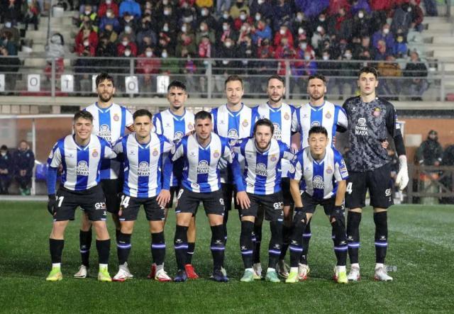 易游体育官方-武磊:对足球的热爱!人口4千的小镇上千人到场观战