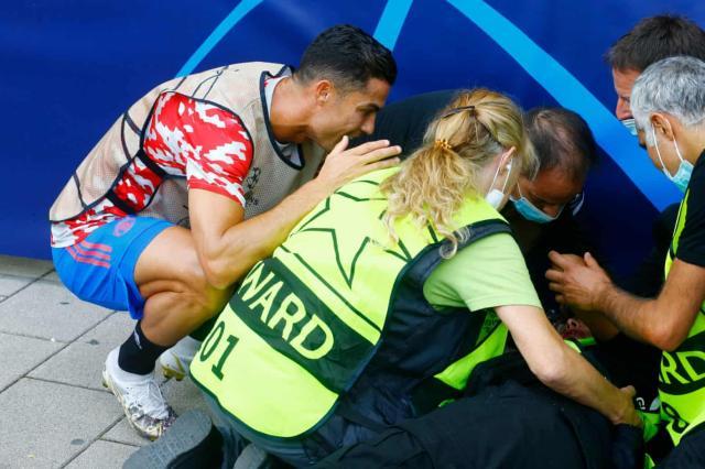 易游体育赛事机构-索帅食言换下C罗,队友红牌+送礼“逆转”C罗