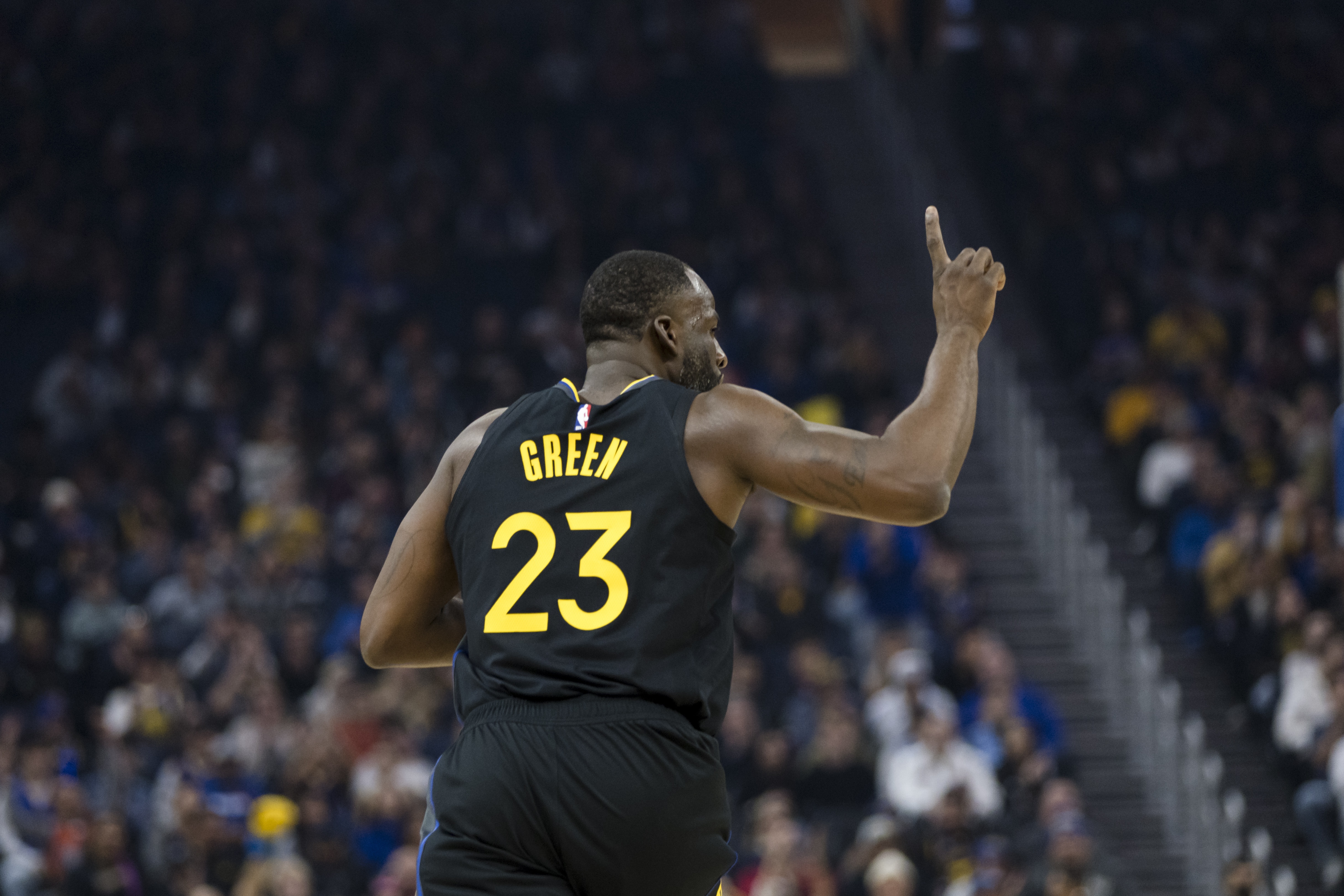 易游体育直播运营公司-阿里纳斯:追梦是脏动作之王 他的动作都能出集锦 而且真的会伤人