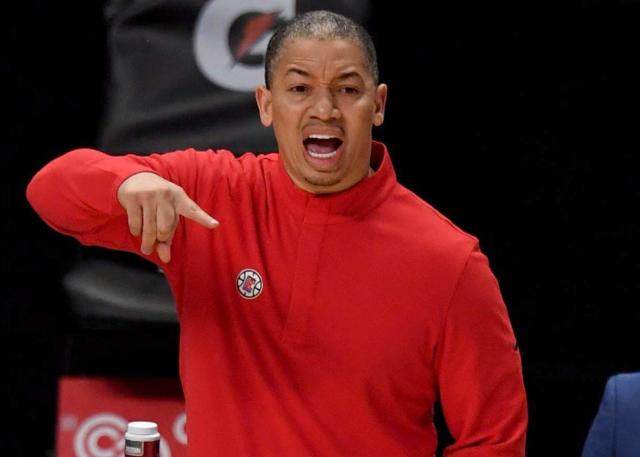 易游体育官方网站-【观察】快艇为愚蠢买单！自己选的路 含着泪走完吧！