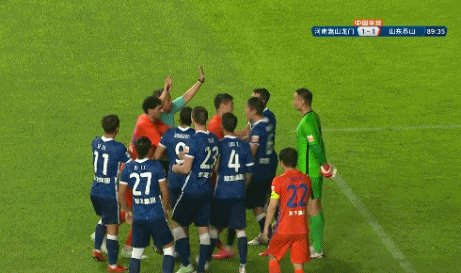 易游体育-时隔一赛季再现球员罚单 球迷：王上源的处罚太轻